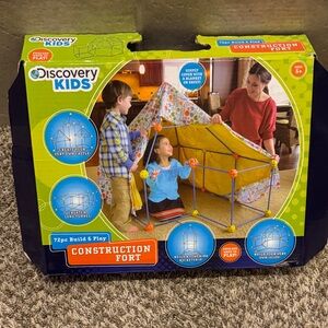 Discovery Kids 72 pc Construction Fort Set